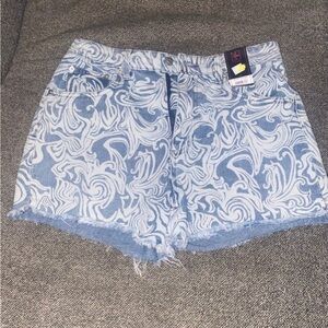 No boundaries (nobo) Jean shorts NWT size 11